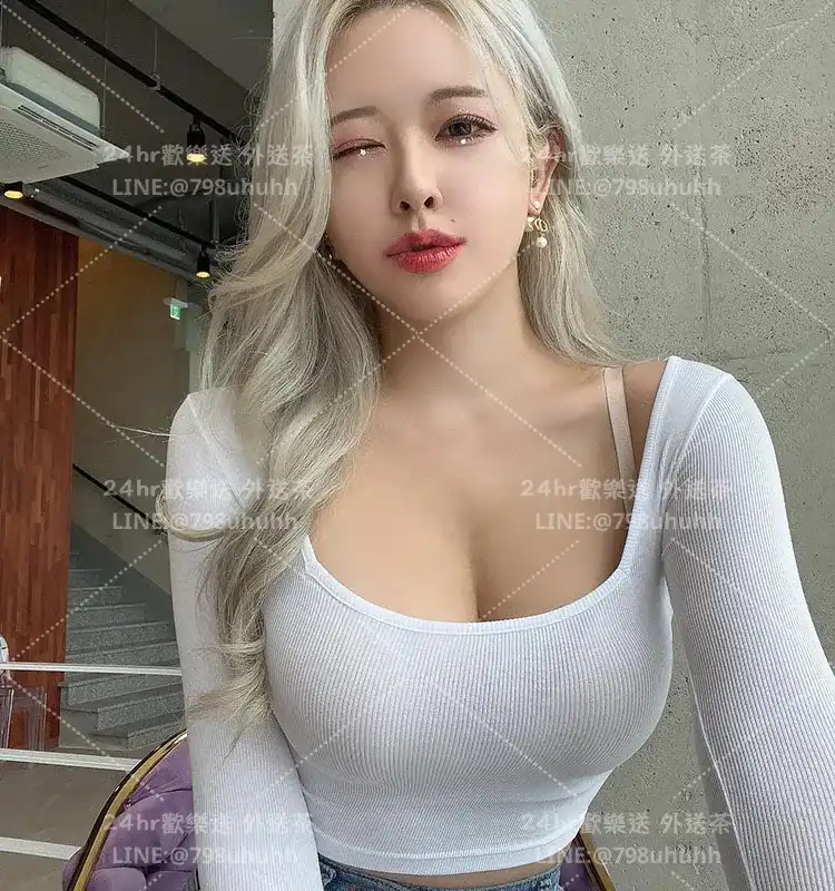 唅伊